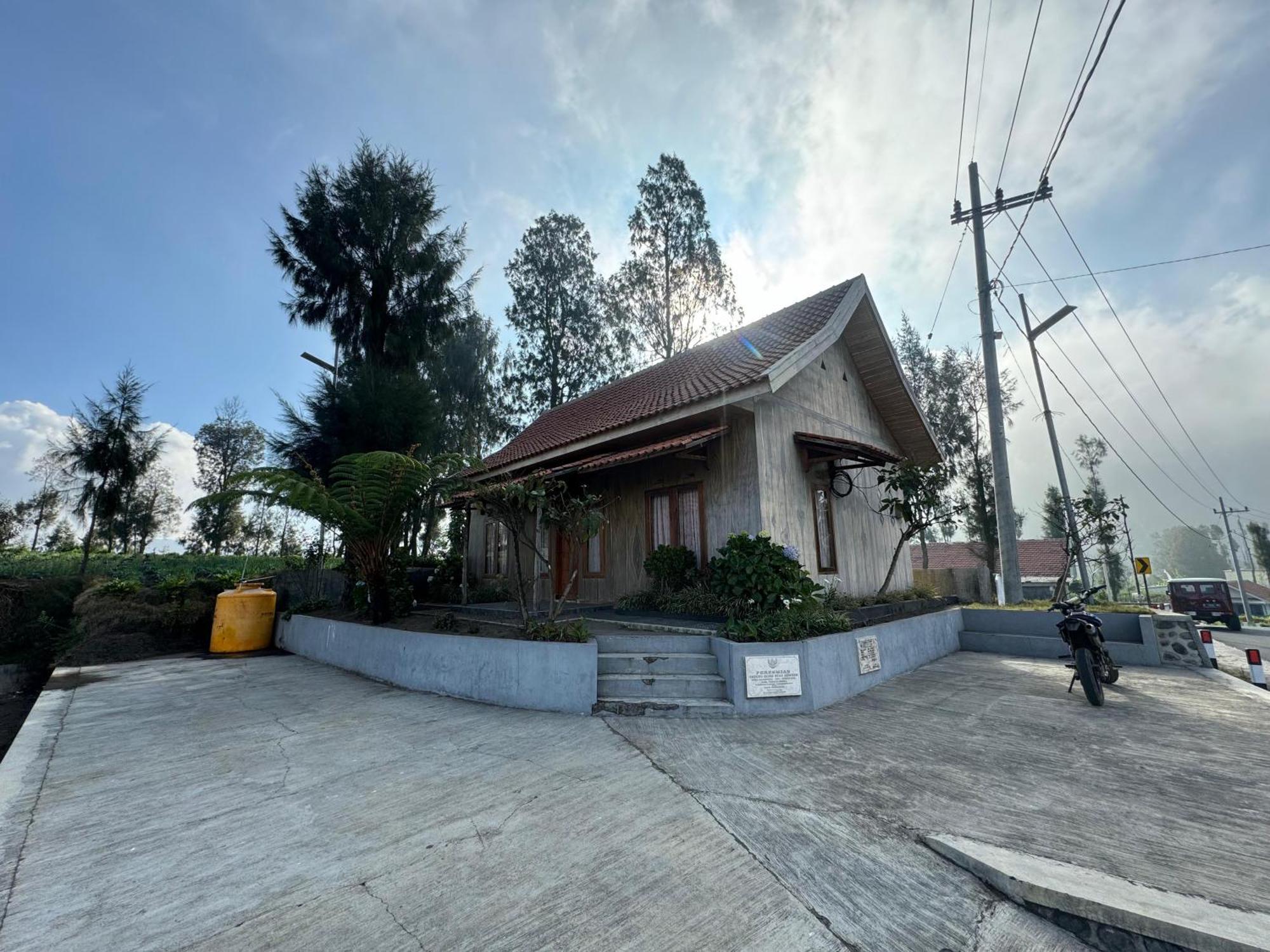 Bromo Edelweis Guest House Проболинго Экстерьер фото